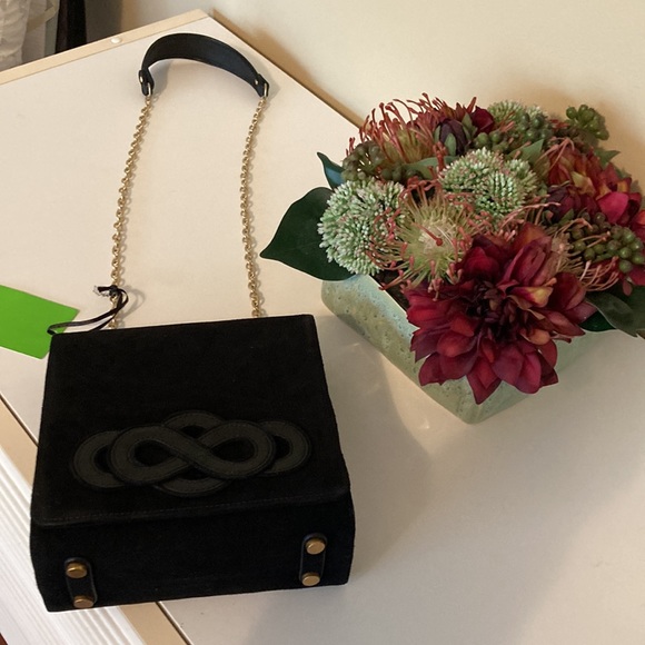 Shanghai tang NWT! Black suede shoulder bag with gold chain - Picture 3 of 14